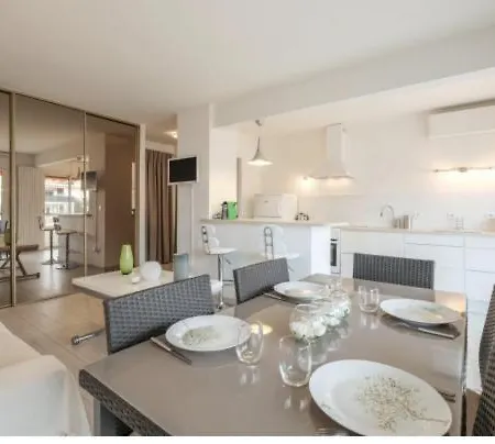 Fleuries Grand 2 Pieces Climatise Cannes